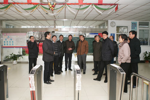 检查学生宿舍楼