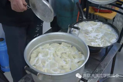 阿姨喊大家吃饺子啦6