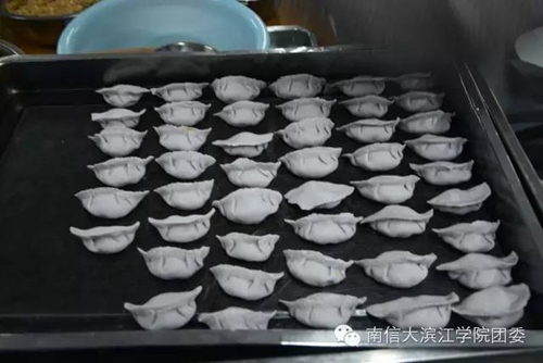 阿姨喊大家吃饺子啦3