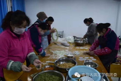 阿姨喊大家吃饺子啦10