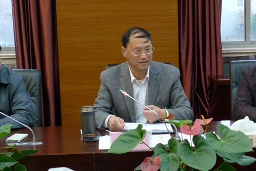 王校长在后勤餐饮管理工作会议现场1