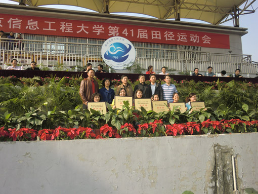 第41届学校运动会后勤运动员精彩瞬间6