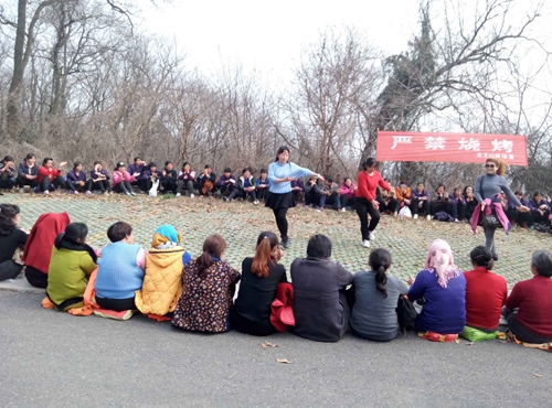 滨江学院后勤服务中心职工“38妇女节”登山活动2