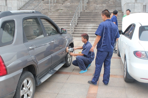 优质服务月系列活动之教职工车辆维修保养2