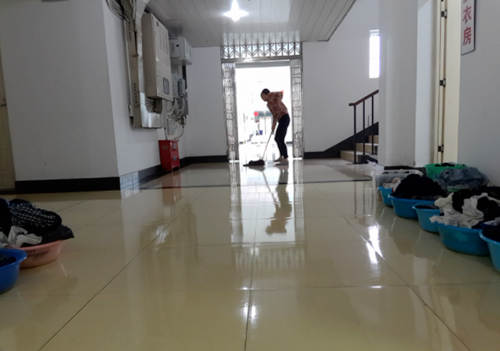 她们是阿姨,她们更像是母亲1