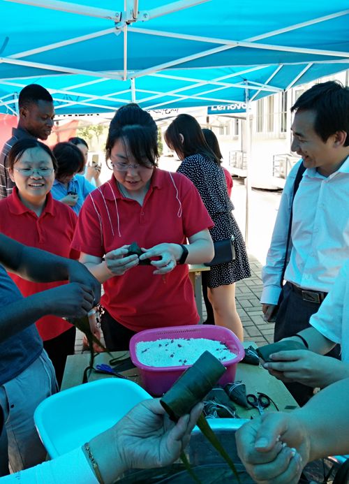 宿管与中外学子共品端午文化盛宴3